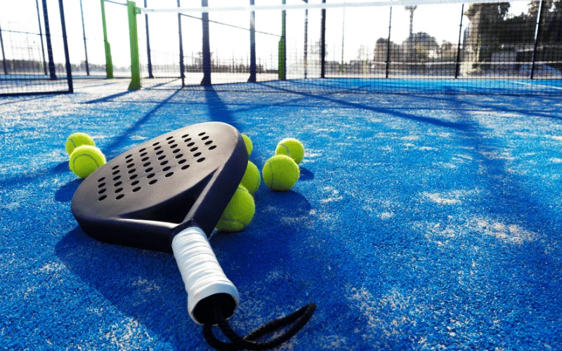 czym-jest-padel-i-jak-grac-w-ten-sport.webp