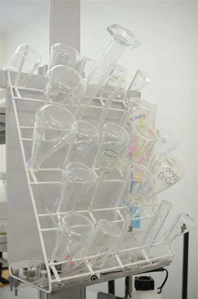 Szkło laboratoryjne przeznaczone do zajęć w laboratorium chemicznym WSKINOZ
